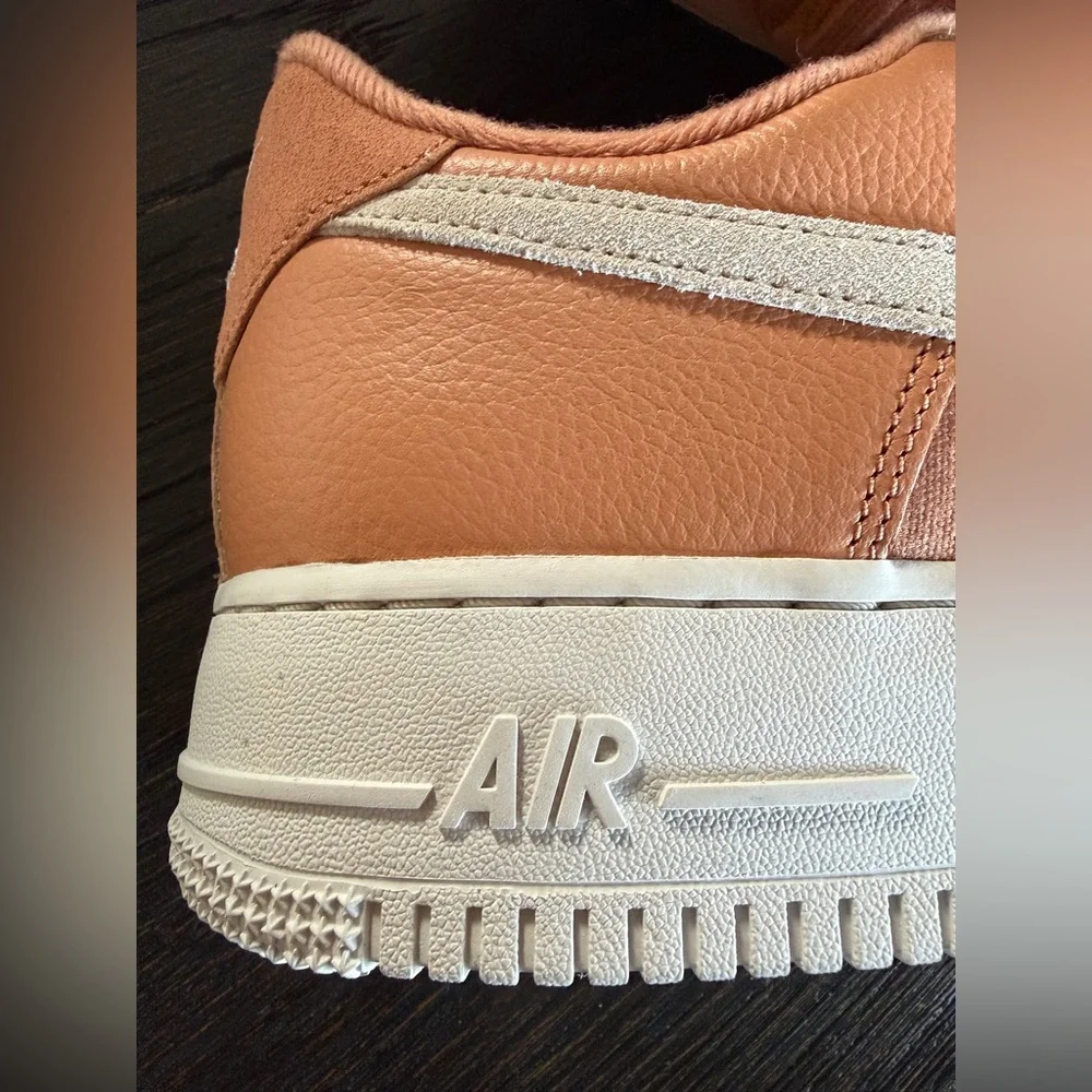 NEW MEN'S NIKE AIR FORCE 1 '07 LX IN AMBER BROWN & PHANTOM! Size 11.5 - Picture 2 of 11